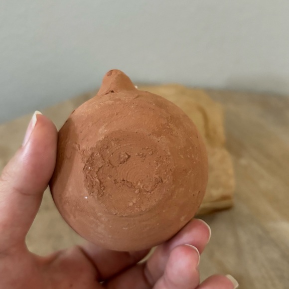 Vintage Clay Oil Lamp from Nazareth Village - Picture 4 of 6